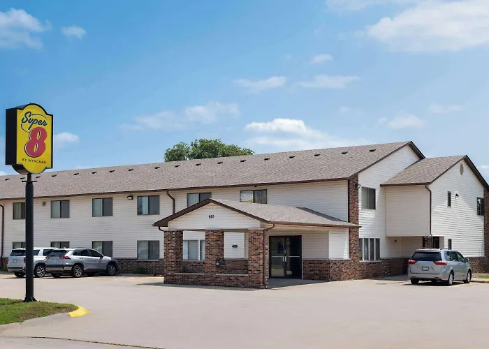 Super 8 By Wyndham Dyersville