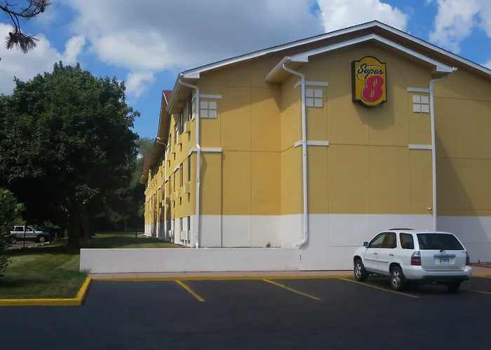 Super 8 By Wyndham Mundelein/Libertyville Area
