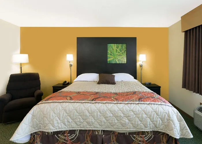 Super 8 By Wyndham Perry Ia