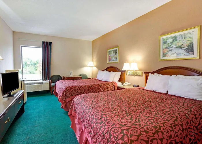 Days Inn & Suites By Wyndham Louisville Sw