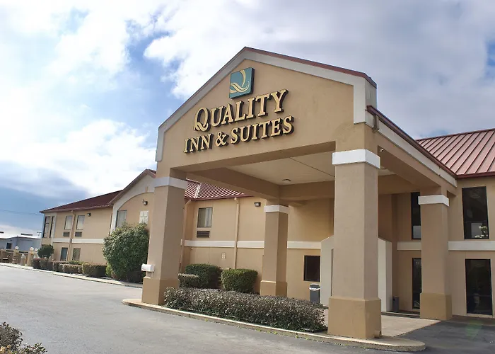 Quality Inn & Suites Pine Bluff