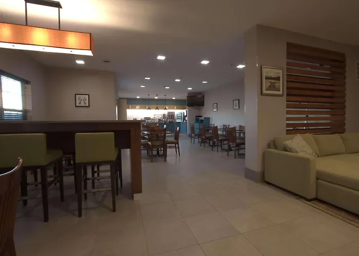 Country Inn & Suites By Radisson, Moline Airport