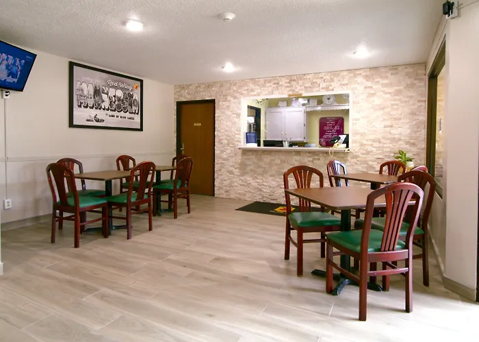Super 8 By Wyndham Red Wing
