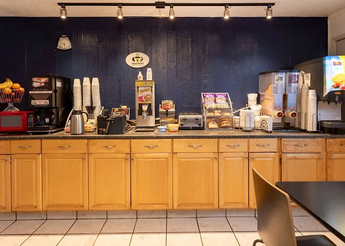 Super 8 By Wyndham Wooster