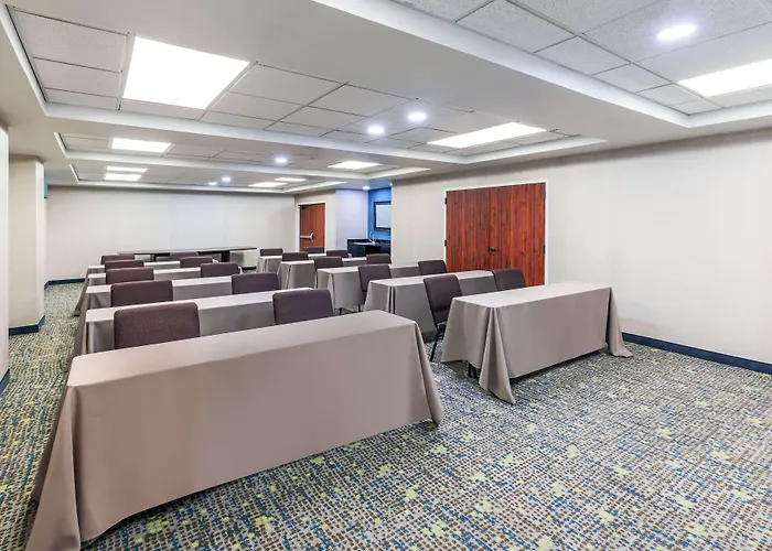 Hampton Inn & Suites Tulsa-Woodland Hills