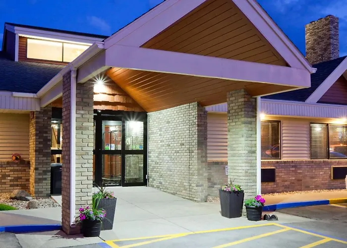 Americinn By Wyndham Fargo West Acres