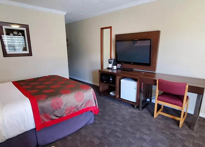 Grand Forks Inn