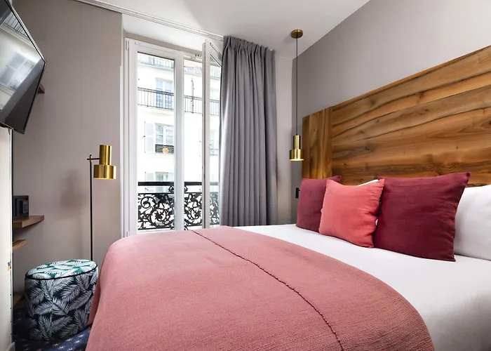 Hotel Maxim Folies