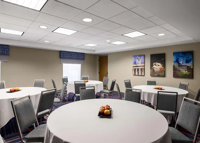 Hampton Inn & Suites State College At Williamsburg Square