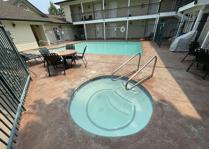 Best Western Cedar Inn & Suites