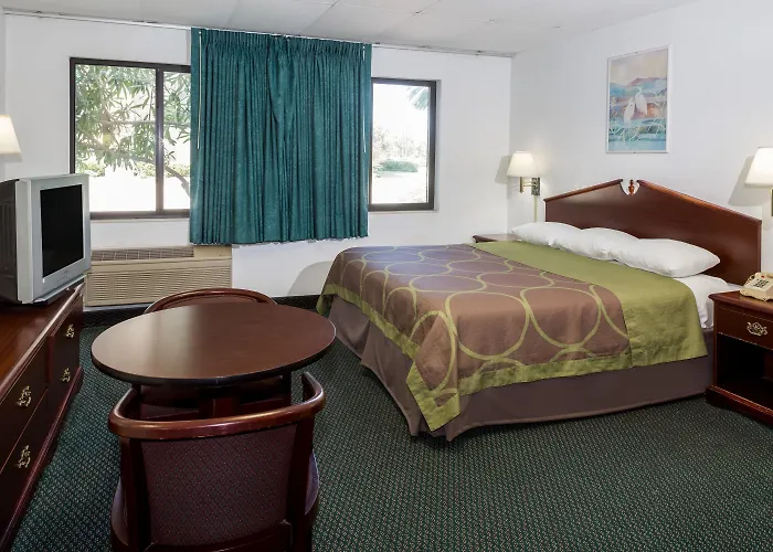Super 8 By Wyndham Pompano Beach