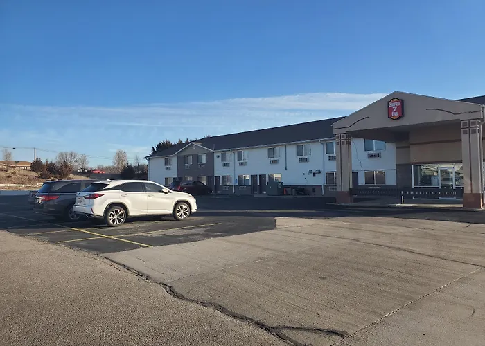 Super 7 Inn Tecumseh