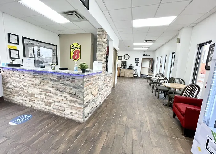 Super 8 By Wyndham Clear Lake