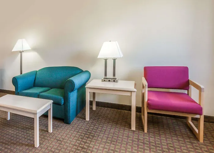 Super 8 By Wyndham Liverpool/Clay/Syracuse Area