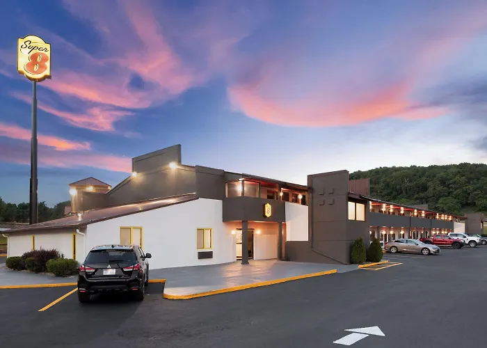 Super 8 By Wyndham Bridgeport/Clarksburg Area