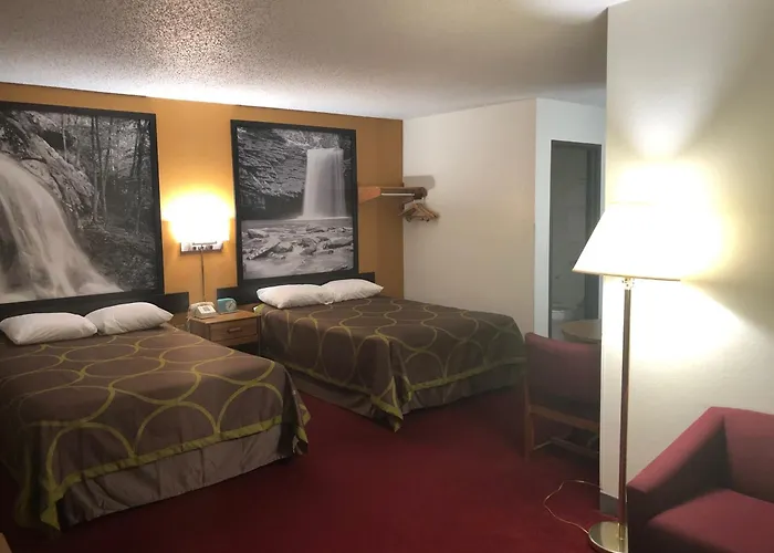 Super 8 By Wyndham Front Royal Near Shenandoah National Park