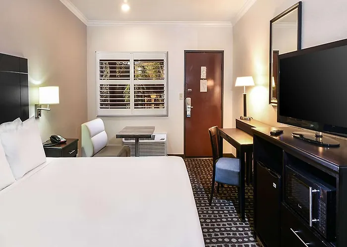 Travelodge By Wyndham Commerce Los Angeles Area