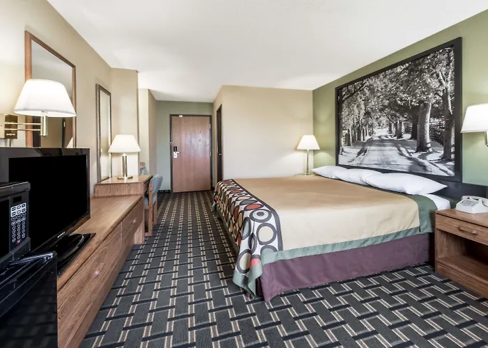 Super 8 By Wyndham Greenville