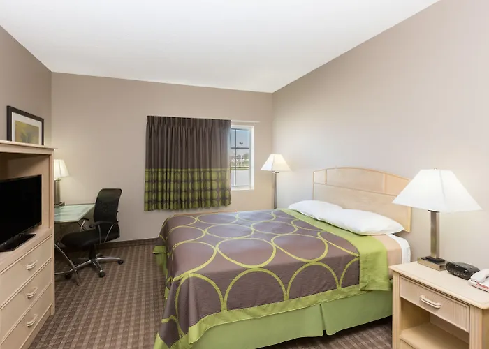 Super 8 By Wyndham Carroll/East