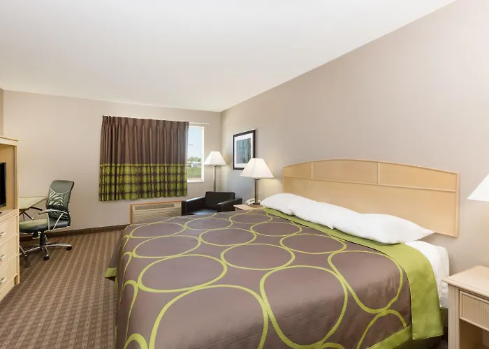 Super 8 By Wyndham Carroll/East