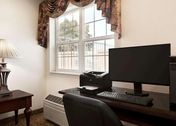Microtel Inn & Suites Lodi