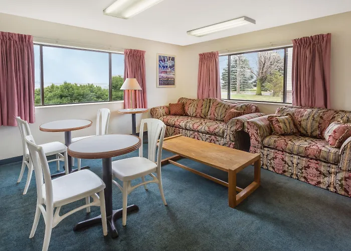 Super 8 By Wyndham Hebron Lowell Area