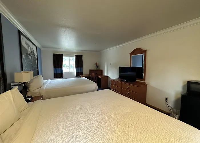 Creekside Inn & Suites