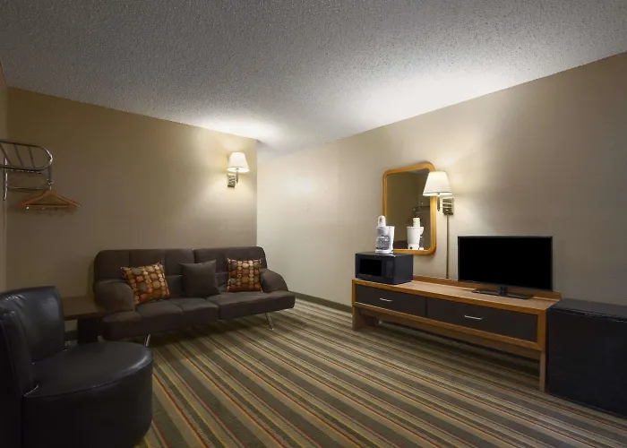 Super 8 By Wyndham Blackwell