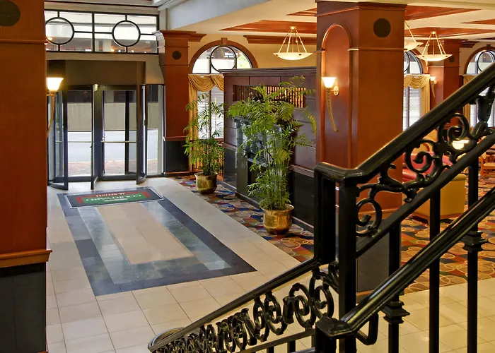 Courtyard By Marriott Norfolk Downtown