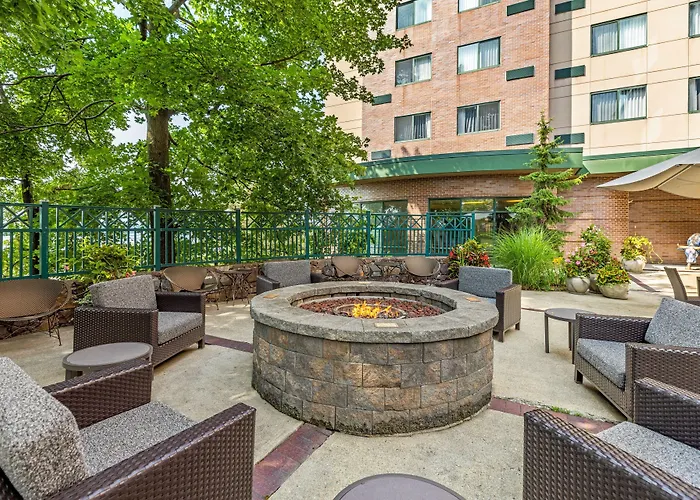 Courtyard By Marriott Boston Waltham