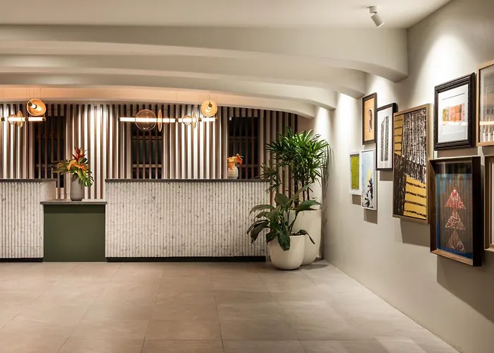 The Ambassador Hotel Of Waikiki, Tapestry Collection By Hilton
