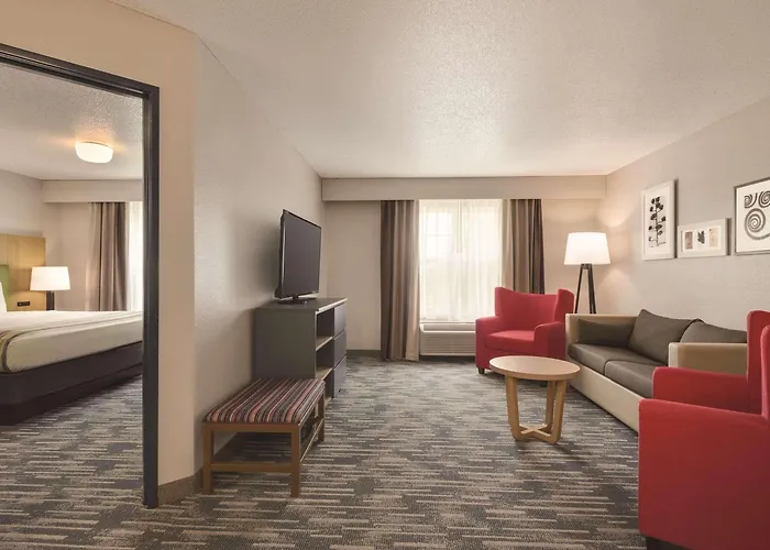 Country Inn & Suites By Radisson, Pella, Ia