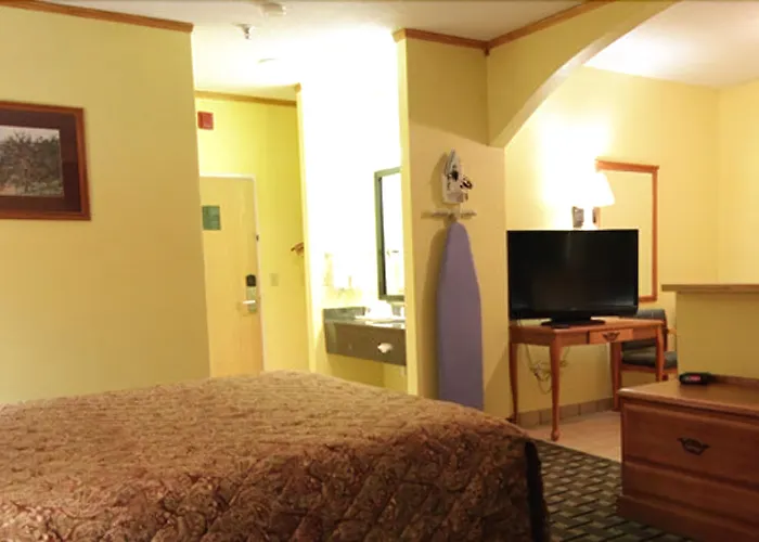 Home Gate Inn & Suites