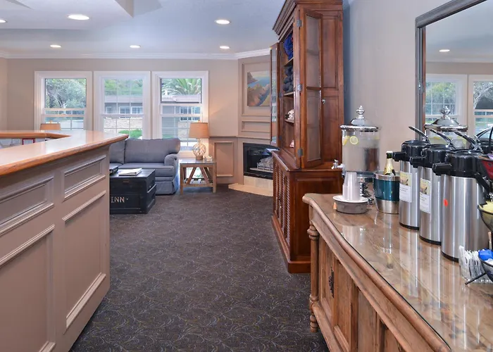 Sand Pebbles Inn