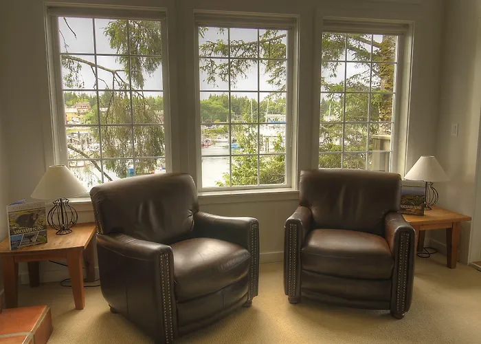 Waters Edge Shoreside Suites