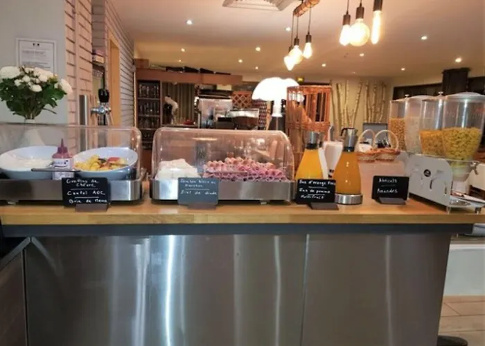 Logis - Hotel & Restaurant Des Lacs Paris Sud