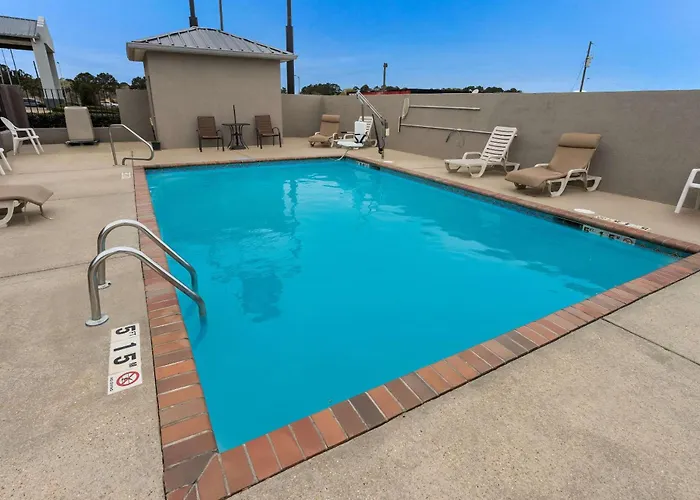 Quality Inn & Suites Pearl-Jackson