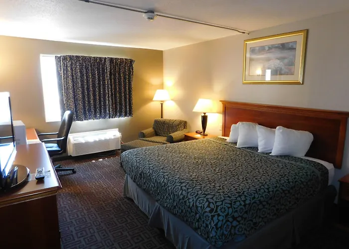 Days Inn By Wyndham West Branch Iowa City Area