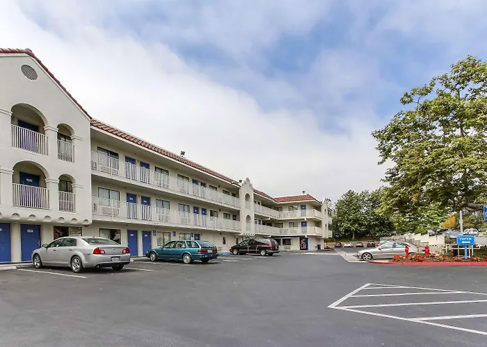 Hotel B5 -Watsonville