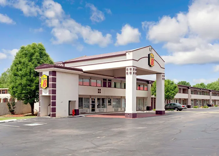 Super 8 By Wyndham Oklahoma/Frontier City