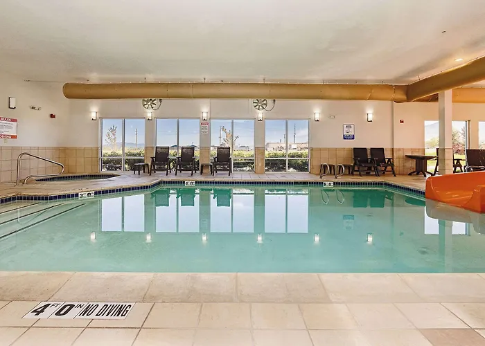 Comfort Inn & Suites Logan Near University