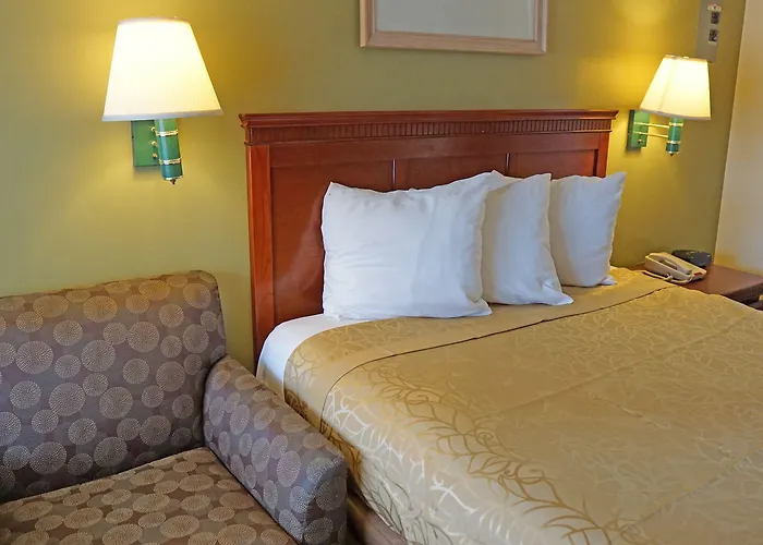 Redondo Inn And Suites