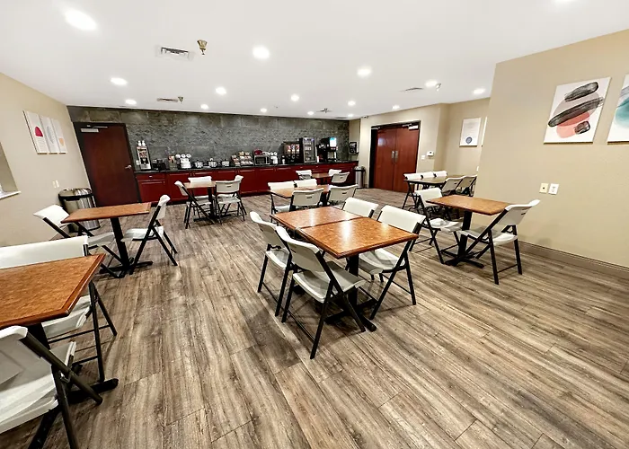 Estherville Hotel & Suites
