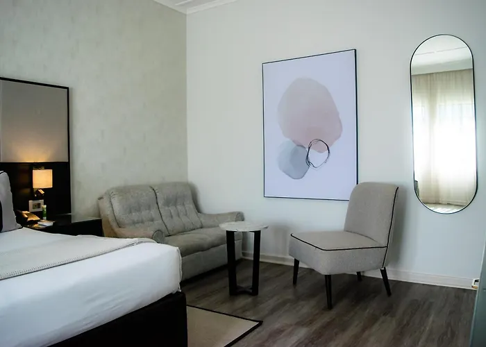 Cresta Churchill Hotel