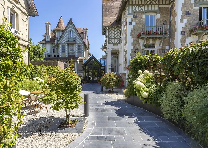 Villa Augeval Hotel De Charme & Spa