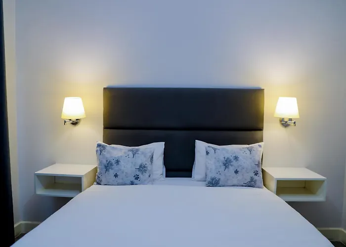 Greenwood Manor Hotel
