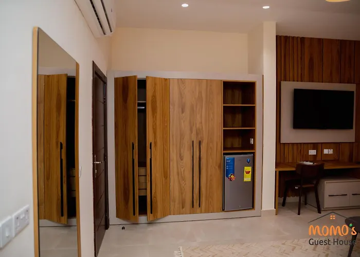 Momo'S Hotel
