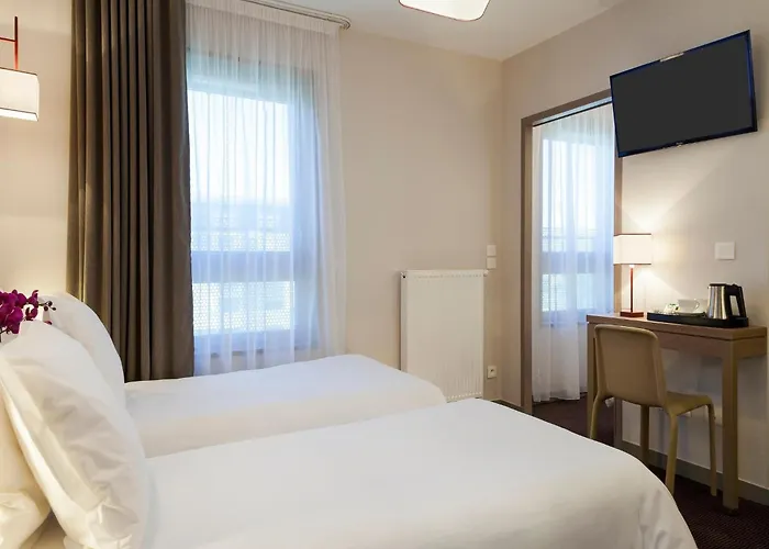 Comfort Triple Room Near Geneva