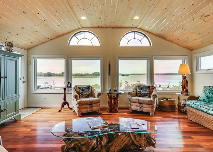 Dock + Water Access: Charlestown Beach Escape!