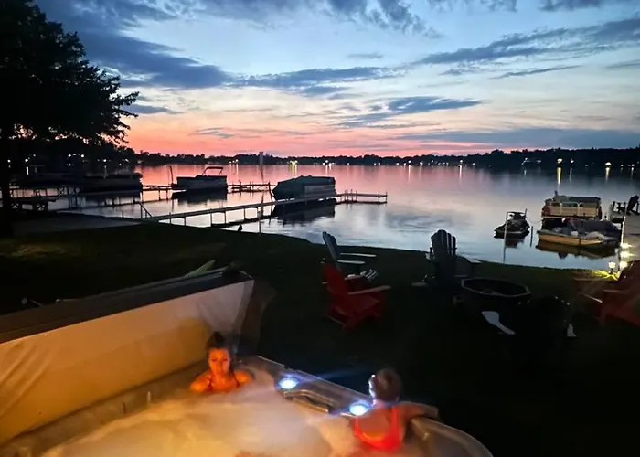 Cozy Cottage-Hot Tub-Scenic Views & Private Dock